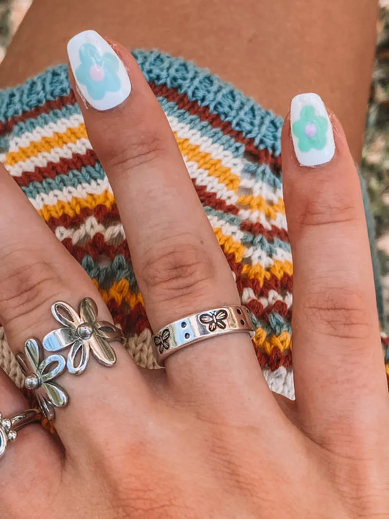 Aesthetic Engraved Ditsy Flower Beaded Rings