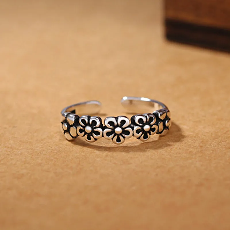 Aesthetic Engraved Ditsy Flower Beaded Rings