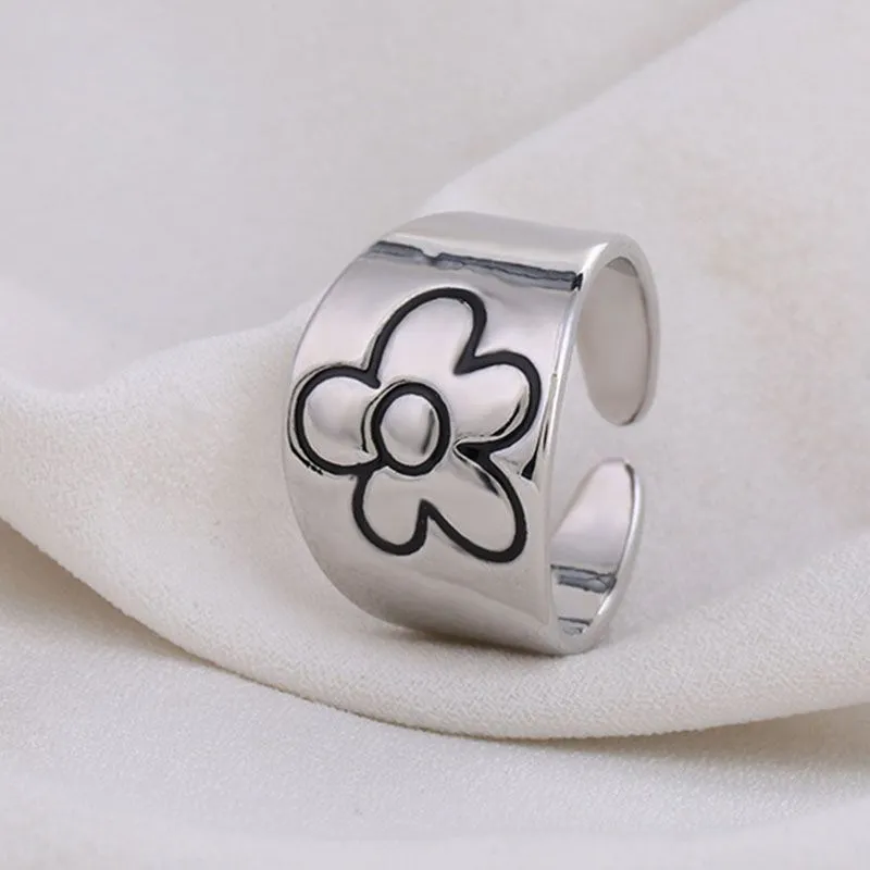 Aesthetic Engraved Ditsy Flower Beaded Rings