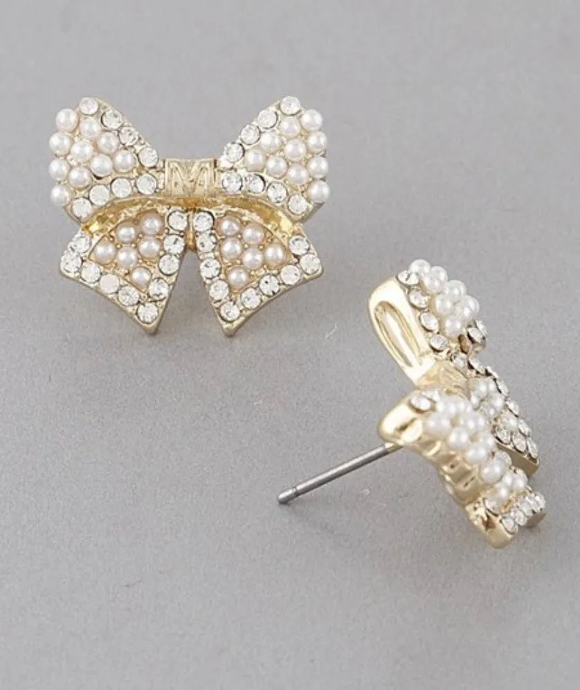 Bow stud Earrings with gold and pearl detail