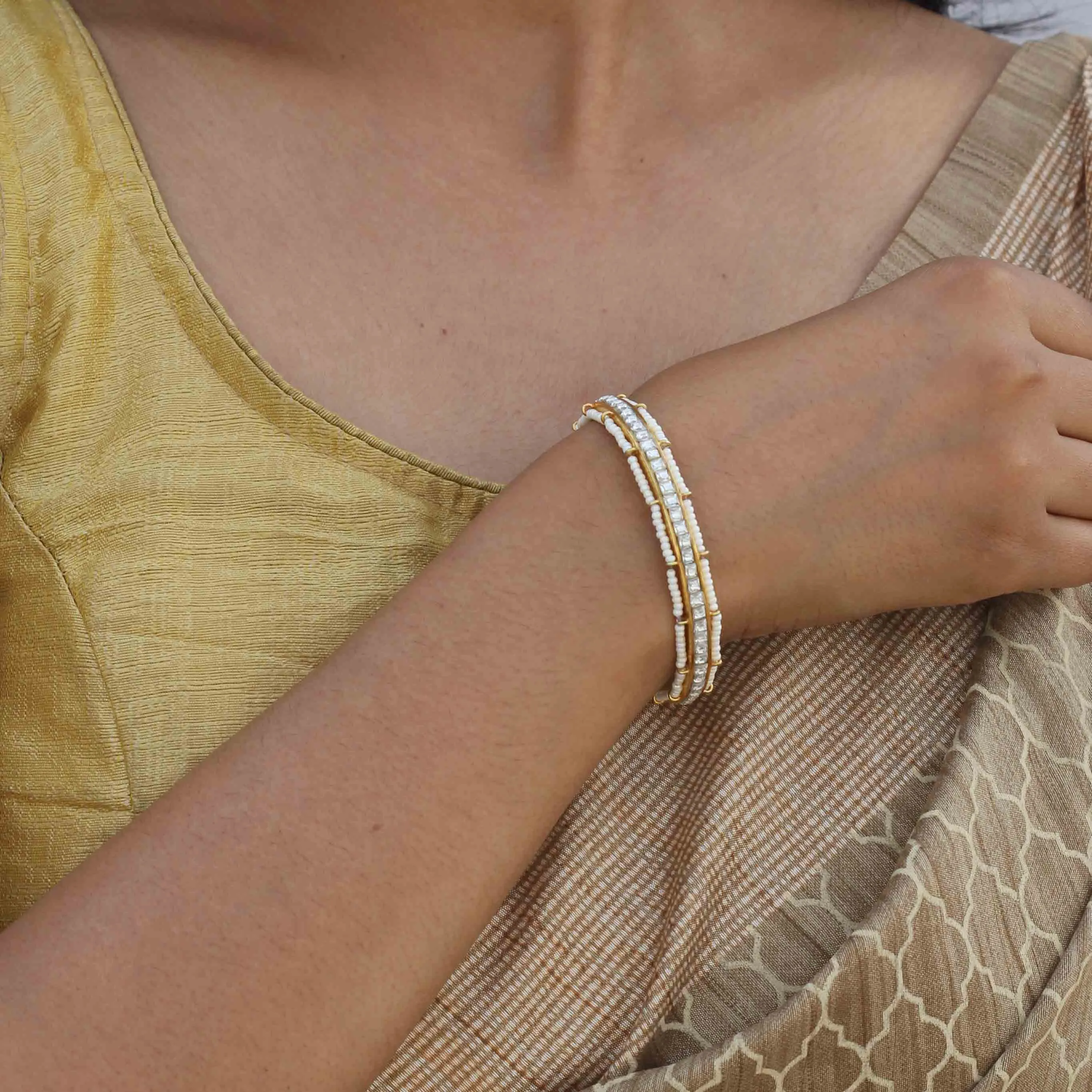 CLASSIQUE SILVER PEARL BANGLE