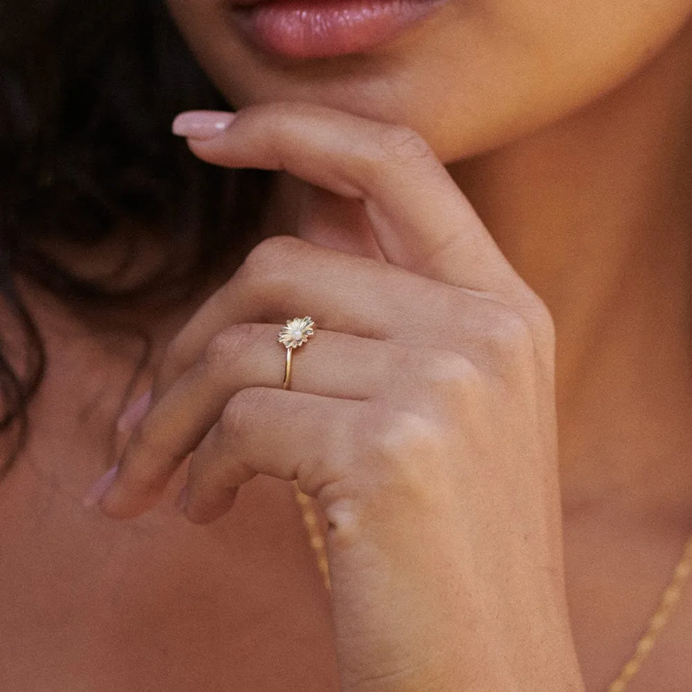 Daisy Pearl Flower Ring 18ct Gold Plate