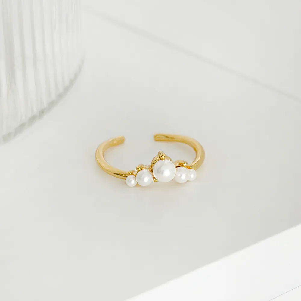 Dreaming in Pearl Ring