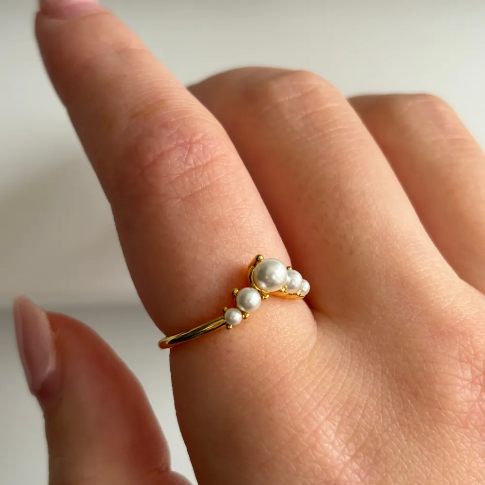 Dreaming in Pearl Ring