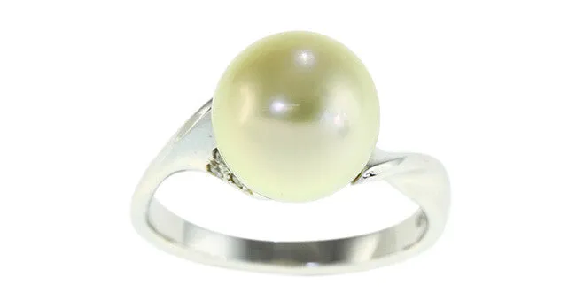 Pearl Ring with Diamond