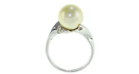 Pearl Ring with Diamond