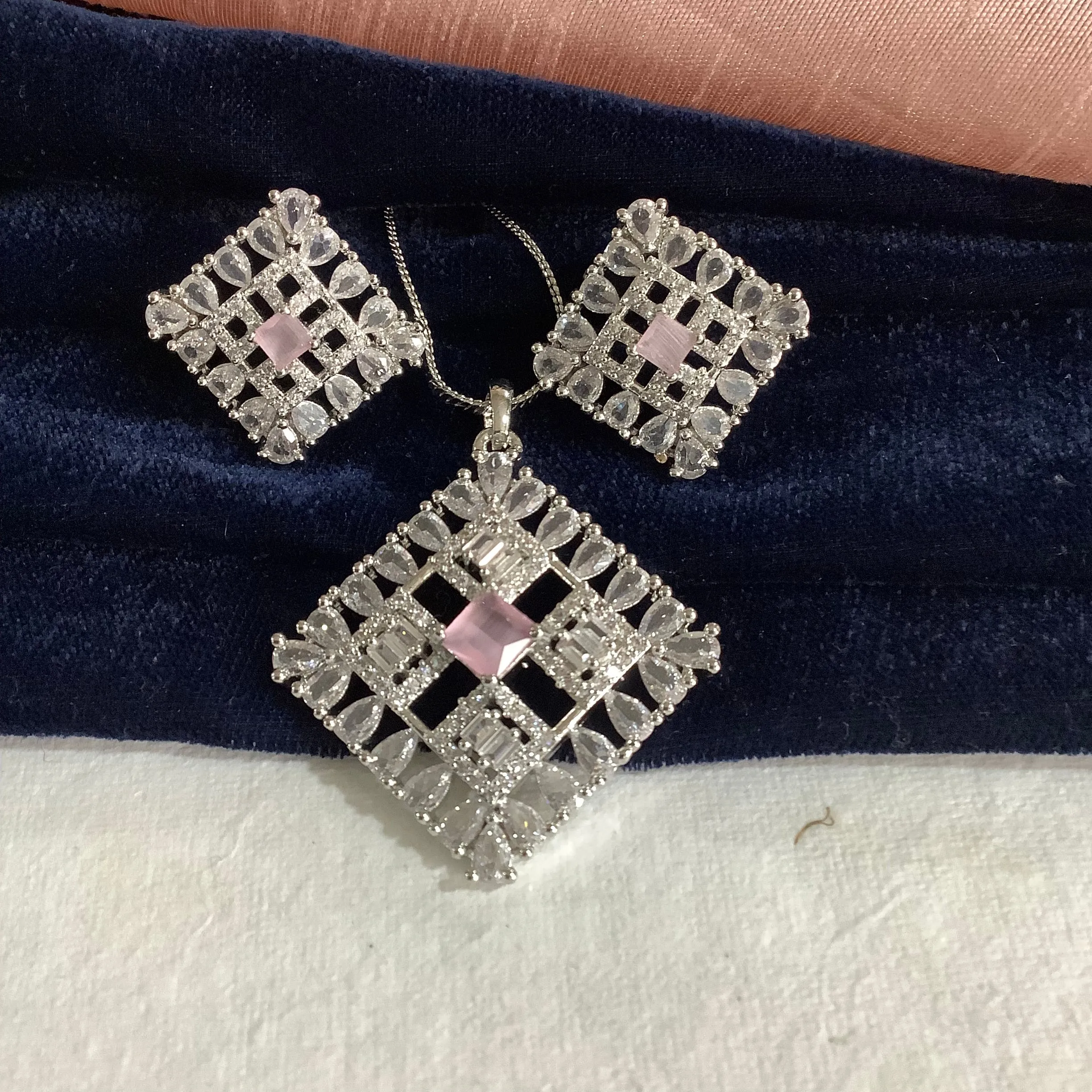 Salvanity American Diamond Pink Rhombus Pendant Set