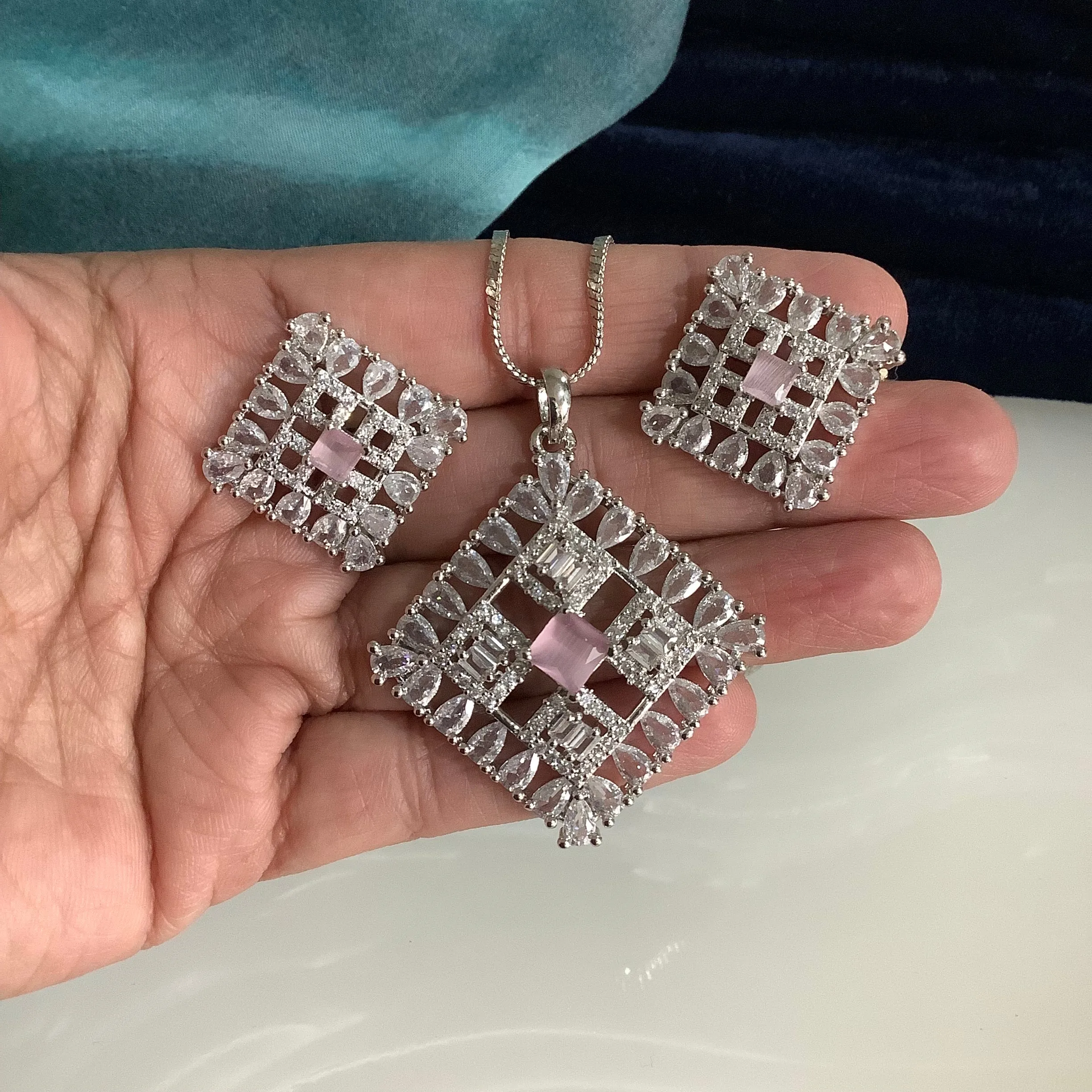 Salvanity American Diamond Pink Rhombus Pendant Set